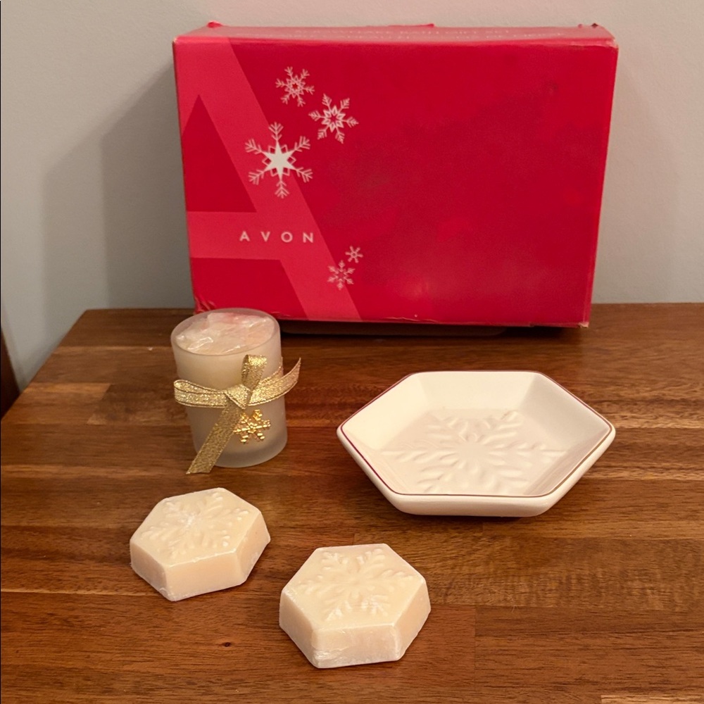 Avon Snowflake Soap Set with Candle and Dish